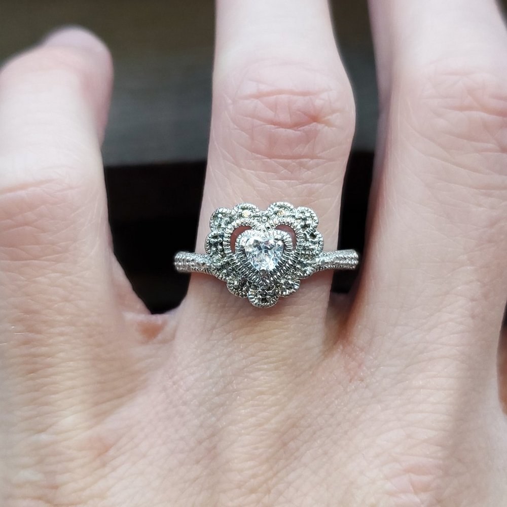 Size 8 925 Sterling Silver Cubic Zirconia Heart Gem Ring